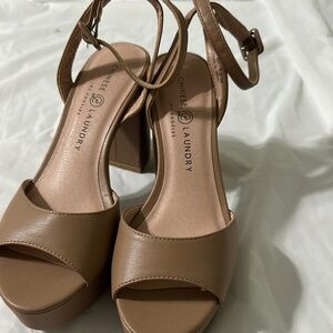 Chinese Laundry Tan Platform Sandals with Peep-Toe